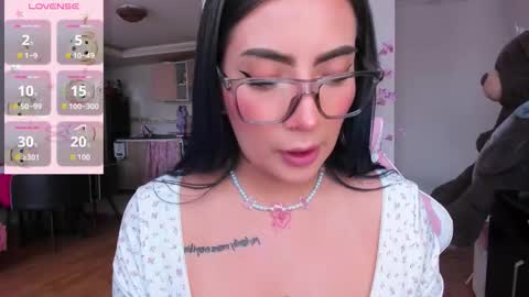 Snapshot of alwayslovely_mango chatting on September 26, 8:17 pm Tell me Lorens online show from September 26, 8:17 pm