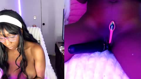 Snapshot of alys_at_college chatting on October 24, 11:11 am Sweet Alys online show from October 24, 11:11 am