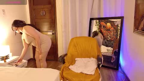         online show from November 19, 3:33 pm