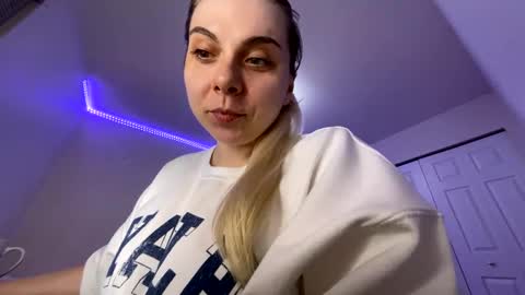 Snapshot of amandainbloom chatting on March 4, 11:08 am Amanda online show from March 4, 11:08 am