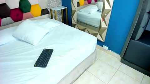 Snapshot of amarantha_hans chatting on February 17, 7:44 pm amarantha_hans online show from February 17, 7:44 pm