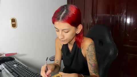 zoe  jack and patraick online show from January 15, 3:43 pm