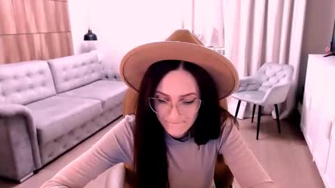 Izza online show from November 28, 1:07 pm