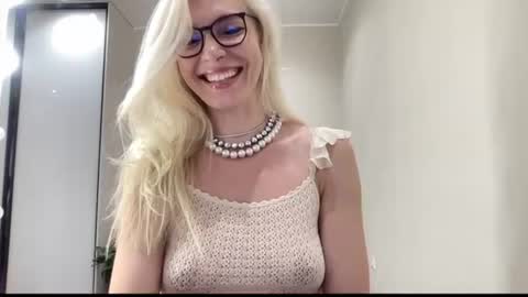 Kelly online show from August 1, 9:22 am