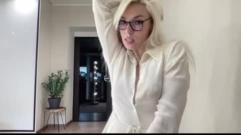 Kelly online show from June 12, 7:51 am