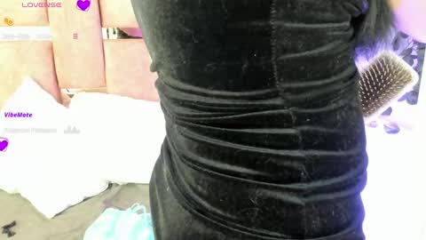 Snapshot of ambar_devon chatting on October 7, 6:59 pm online show from October 7, 6:59 pm