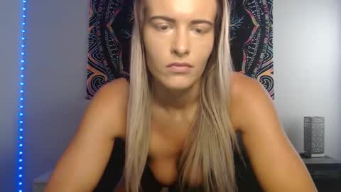 Snapshot of amber__xoxo chatting on October 21, 2:43 pm Amber online show from October 21, 2:43 pm