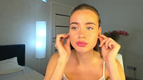 Snapshot of ameli_povilainn chatting on October 20, 10:53 am Ameli online show from October 20, 10:53 am