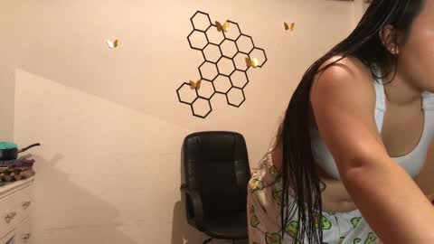 Snapshot of amelia___hall chatting on October 20, 6:46 pm Amelia online show from October 20, 6:46 pm