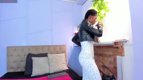 Amelia Adams online show from July 24, 12:13 pm