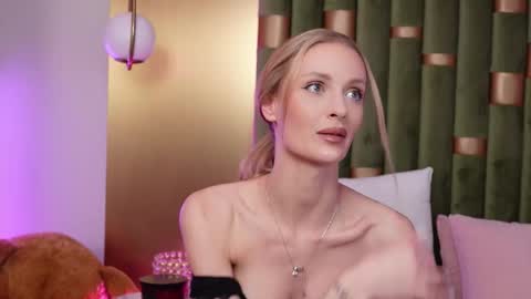 Amelia online show from January 6, 6:01 pm