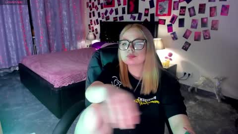 Amelia online show from April 2, 8:49 pm