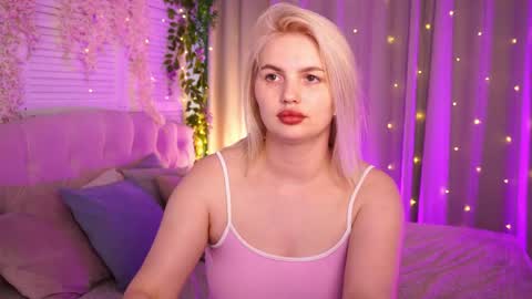  Amelia  online show from May 15, 6:00 am