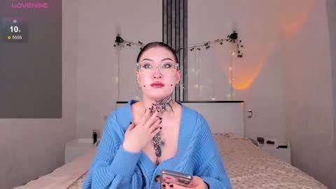 Aylin  online show from March 3, 2:06 pm