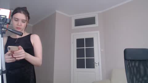 Snapshot of amoremeoww chatting on March 5, 11:06 am miss unforgettable online show from March 5, 11:06 am