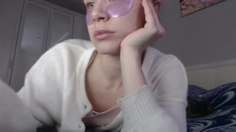 miss unforgettable online show from December 17, 10:44 am