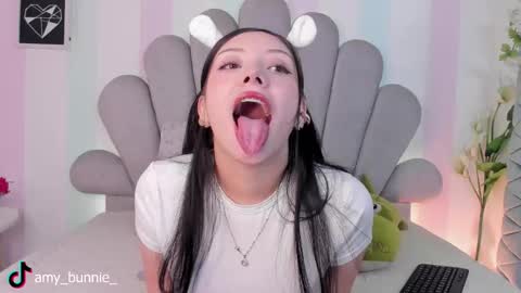 Amy online show from March 23, 9:09 pm