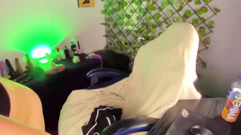 Amy Hoy69 online show from March 10, 2:27 am