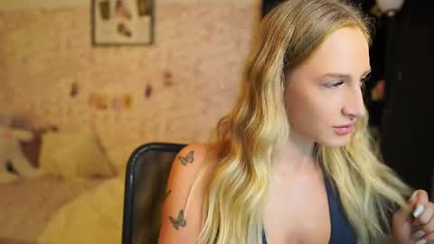 amy_johns_ online show from November 12, 9:11 am