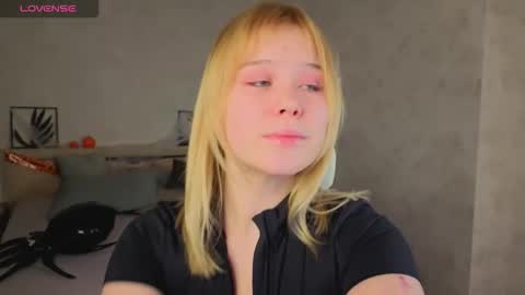 Snapshot of amy_kimberlly chatting on October 23, 1:29 am Amy online show from October 23, 1:29 am