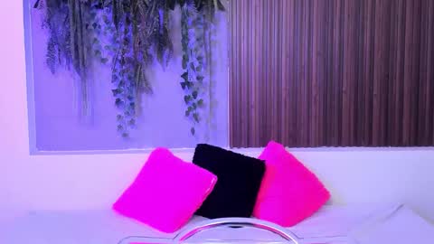 My name is AMY... Nice to meet you  thumb up me please its important online show from September 16, 6:00 pm