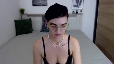 Snapshot of amylexy chatting on December 14, 10:45 am Hi there guys  My pleasure in your hands  pvt is open online show from December 14, 10:45 am