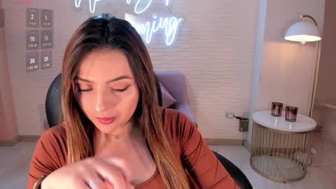 Snapshot of amywoods chatting on January 25, 12:59 am    online show from January 25, 12:59 am