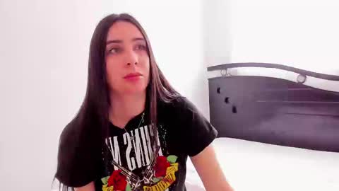 Snapshot of ana_castilo chatting on December 30, 2:51 pm Ana IG an castillo 1 online show from December 30, 2:51 pm