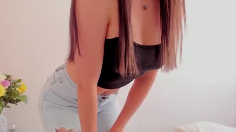 Snapshot of ana_castilo chatting on February 19, 1:28 pm Ana IG an castillo 1 online show from February 19, 1:28 pm