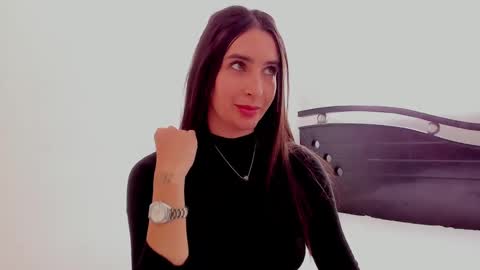 Snapshot of ana_castilo chatting on December 16, 3:00 pm Ana IG an castillo 1 online show from December 16, 3:00 pm