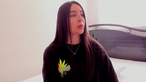 Snapshot of ana_castilo chatting on December 19, 2:57 pm Ana IG an castillo 1 online show from December 19, 2:57 pm