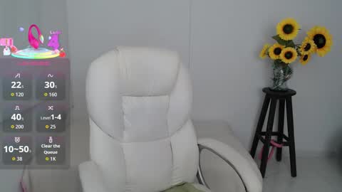 Snapshot of ana_hotmilfx chatting on October 18, 1:10 am ANA online show from October 18, 1:10 am