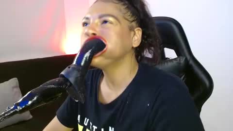 Snapshot of anabel693 chatting on March 10, 1:43 pm anabel alice gandara  online show from March 10, 1:43 pm