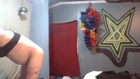 Snapshot of analwhore666 chatting on February 8, 8:42 am kinkylilanalslut online show from February 8, 8:42 am