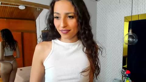 anamariahmd online show from June 2, 8:22 pm