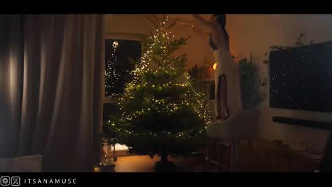 Ana online show from December 3, 9:59 pm