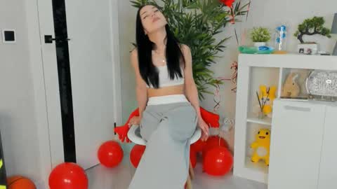 Layla online show from February 16, 10:52 pm