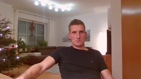 Name online show from December 25, 5:05 pm