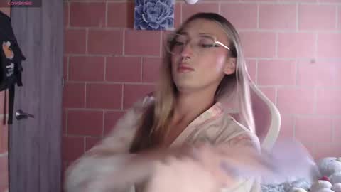 Andrea  online show from October 10, 3:40 pm