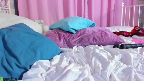 Andrea hereGMT7Mon Tue Wen ThFri Sat Su 0300am-0900am. online show from February 3, 2:53 am