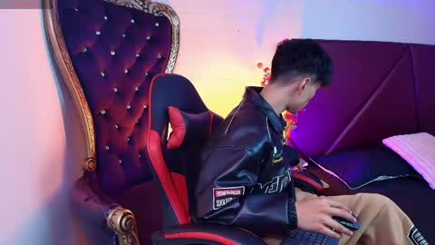 andreew_style_ online show from April 8, 9:29 pm