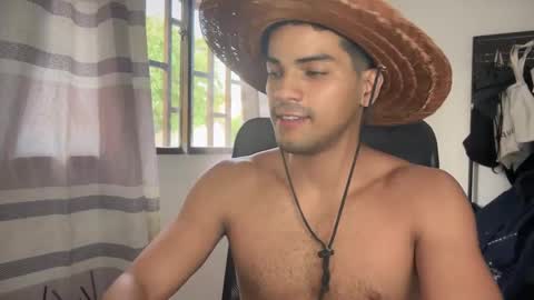 Snapshot of andres_vargas_ chatting on September 13, 9:28 pm Andres online show from September 13, 9:28 pm
