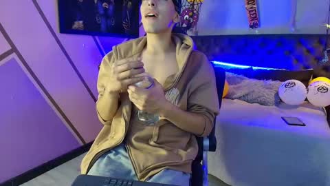 Snapshot of andreuw_wolf chatting on October 31, 4:13 am Andreuw Wolf online show from October 31, 4:13 am