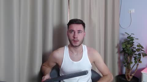 Snapshot of andrew2305 chatting on October 17, 8:40 am Justin Andrew online show from October 17, 8:40 am