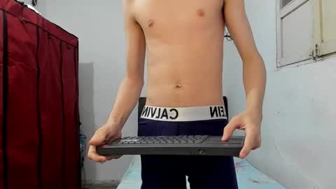 andrew_2811 online show from February 4, 7:23 am