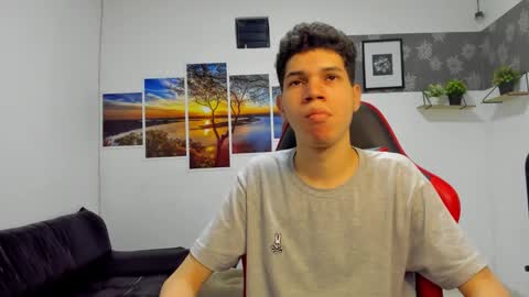 andrew_2811 online show from November 2, 4:23 am