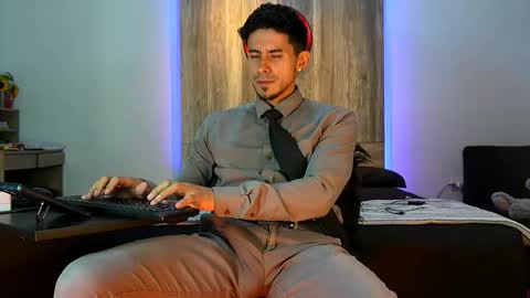 Andrew online show from November 11, 2:36 am