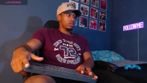 Snapshot of andrew_hoult chatting on December 11, 9:12 pm Andrew online show from December 11, 9:12 pm