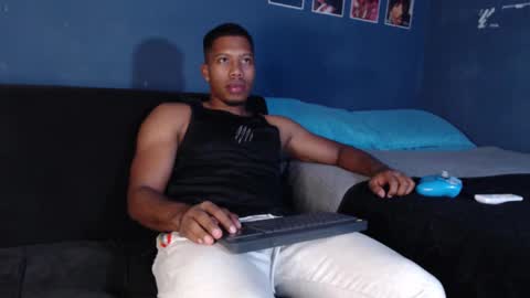 Snapshot of andrew_hoult chatting on January 29, 11:46 pm Andrew online show from January 29, 11:46 pm