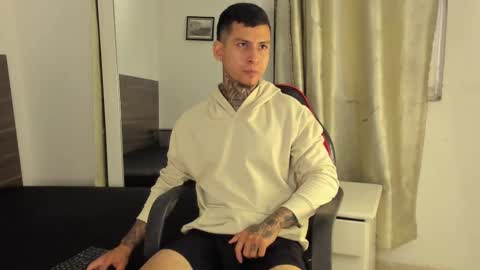 andrew_sanders69 online show from November 16, 4:14 am